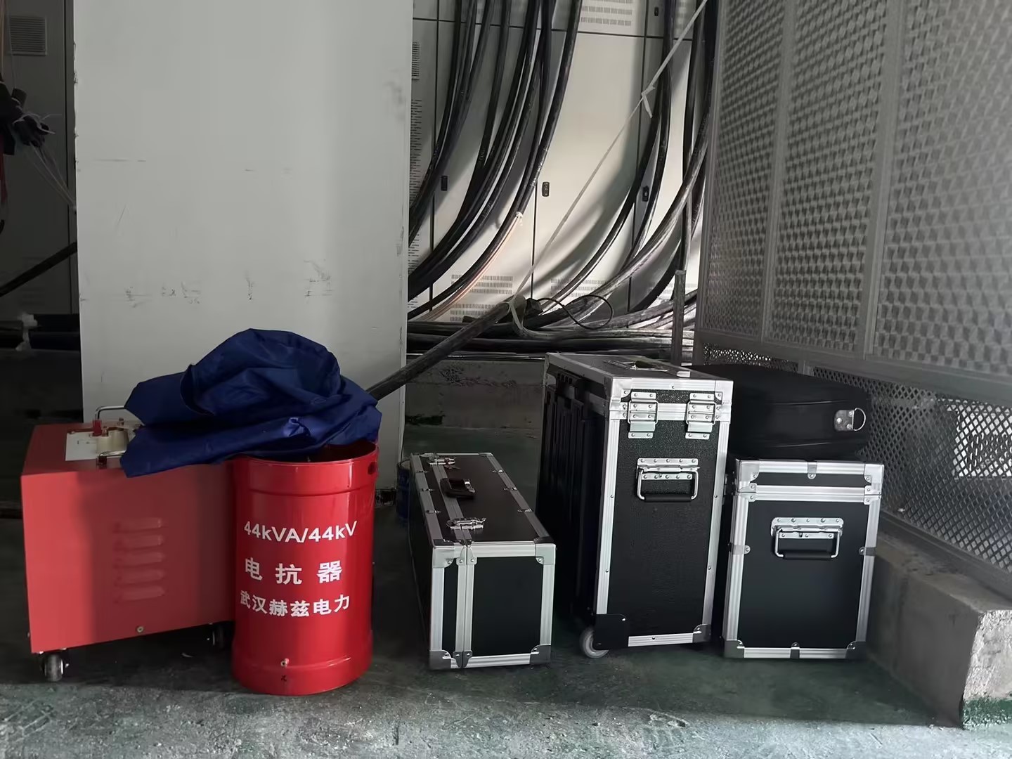 韶關客戶串聯諧振等一批設備驗收